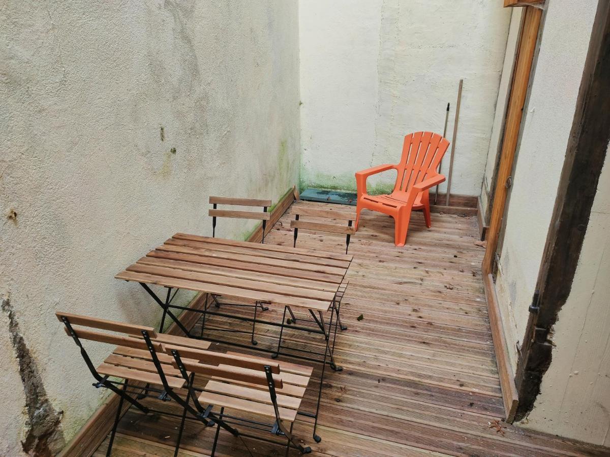 Patio Cosy Apartment Thizy-les-Bourgs Exterior photo